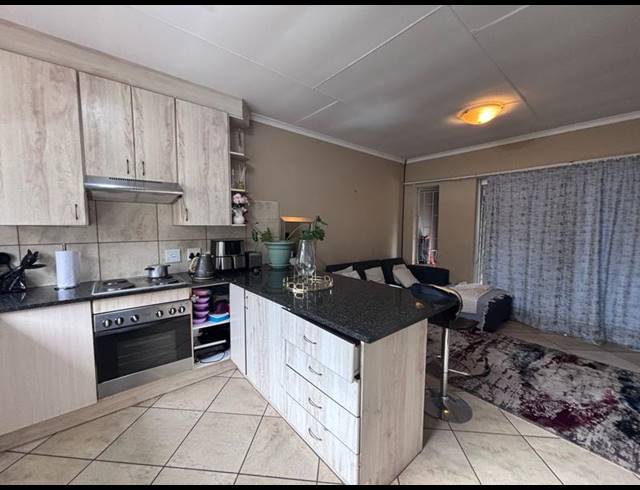 2 BEDROOM APARTMENT FOR SALE IN FLORIDA GLEN